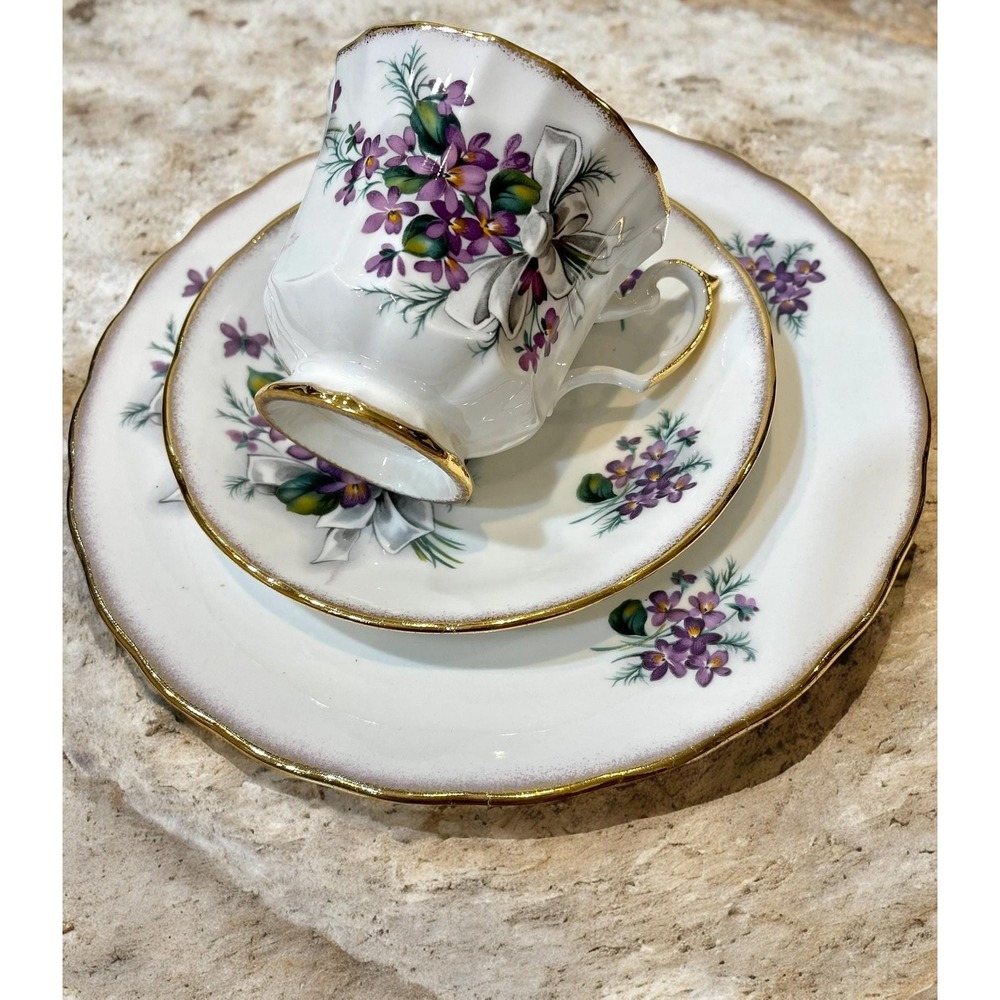 Elizabethan Bone China‎ Teacup Trio Set, Purple Flowers (K.7-4)